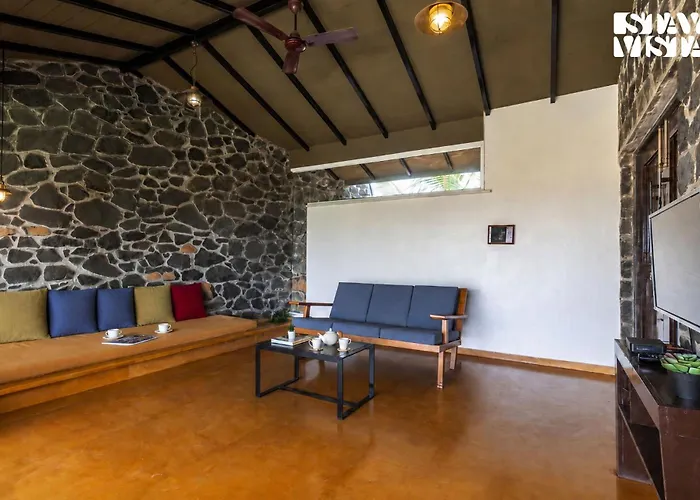 Stone House Bezze By Stayvista With Lake View, Jacuzzi & Lawn - Your Perfect Getaway Nashik